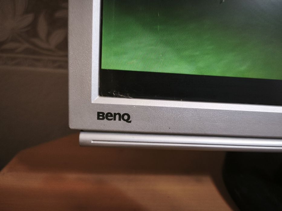 Монітор LG 19, Benq 22