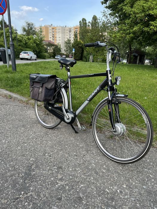 Rower elektryczny GIANT TWIST koła 28 cali zadbany