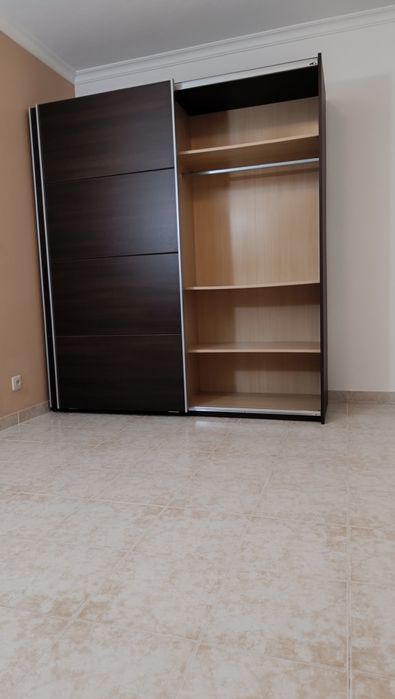 Roupeiro com duas portas á correr