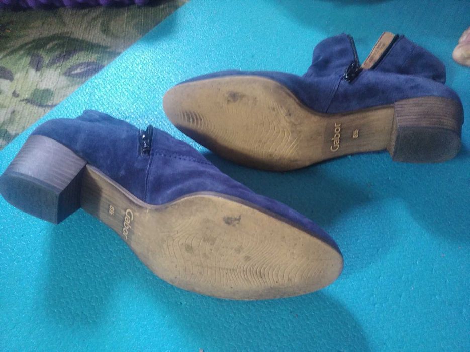 Сапожки замшевые.