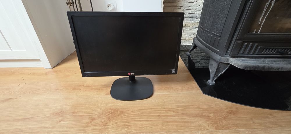 Monitor LG 19  19M35A - B używany