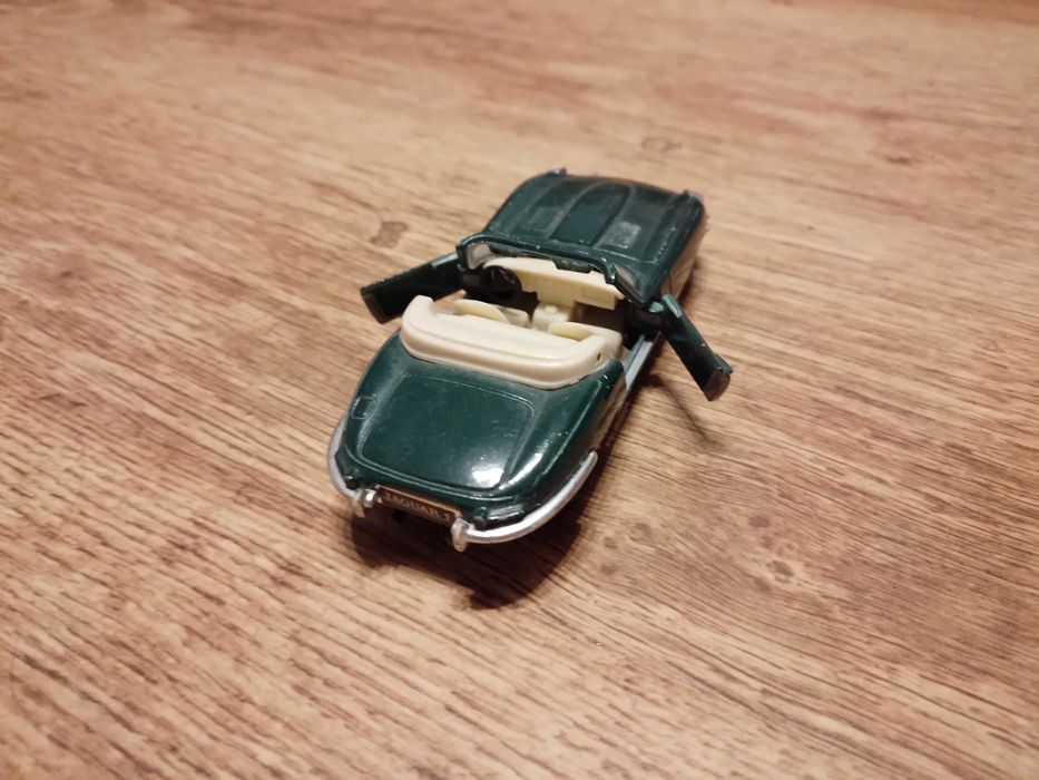 Jaguar E Cabriolet; McToy 1:38