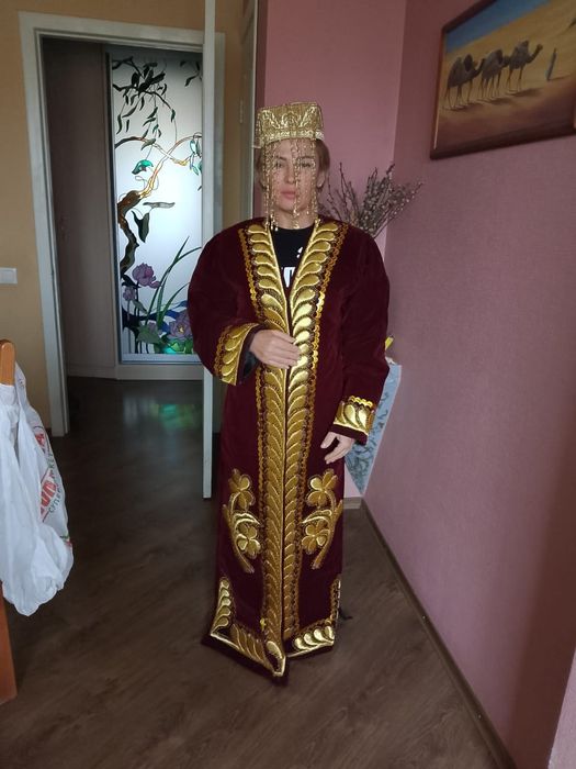 Узбекський національний одяг,халат,чапан.
