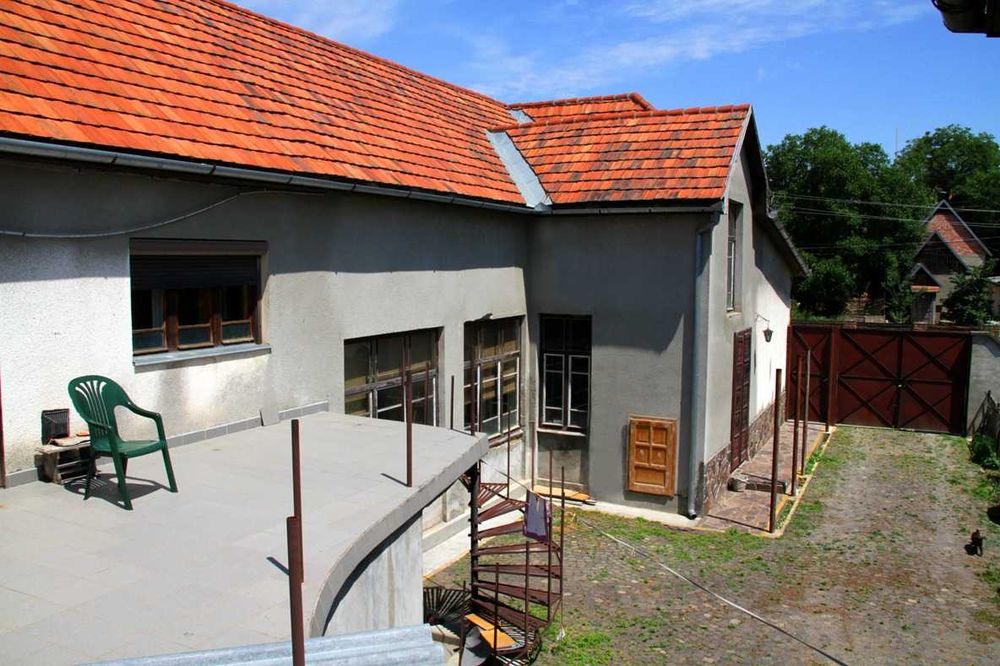 Будинок в Берегові для проживання чи бізнесу