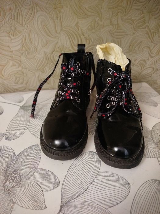 Продам дитяче взуття в гарному стані.