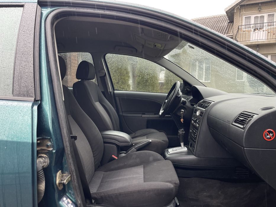 В нормальному стані,2.0 дизель на Автоматі