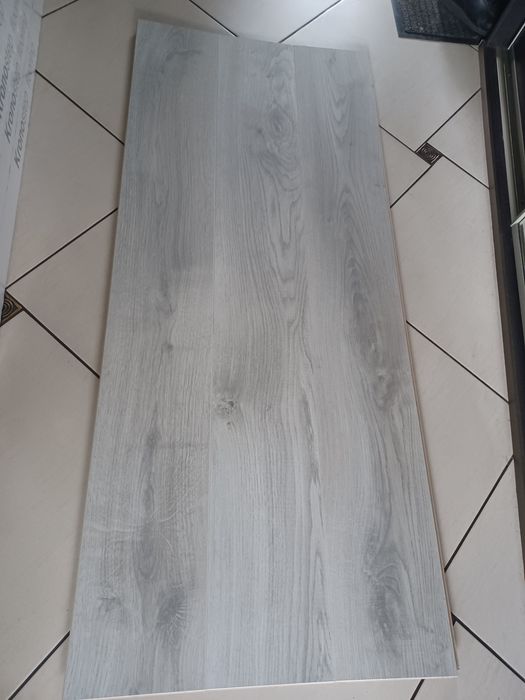 Nowe panele podłogowe  Kaindl ok 18m²