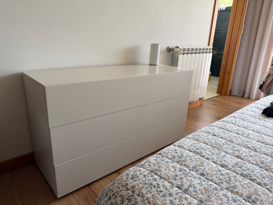 Cómoda quarto lacada a branco