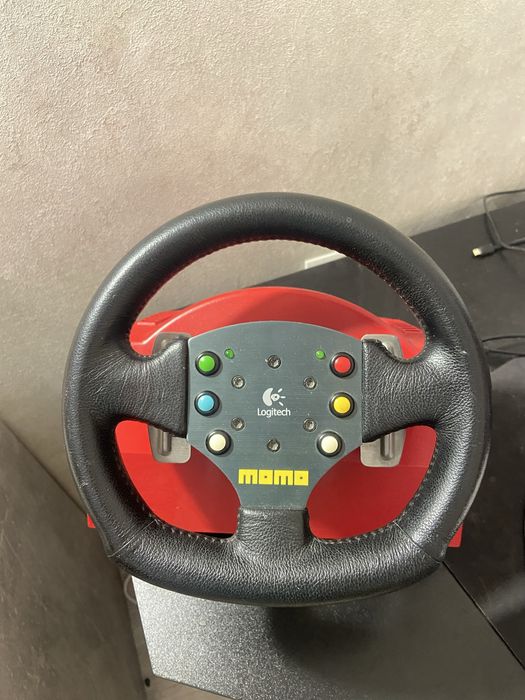Ігрове кермо Logitech MOMO