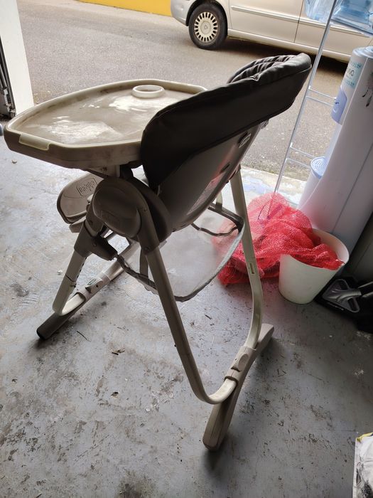 Cadeira de papa com várias funcionalidades Chicco