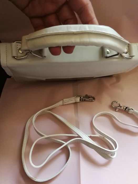 Кожаная каркасная белая сумка