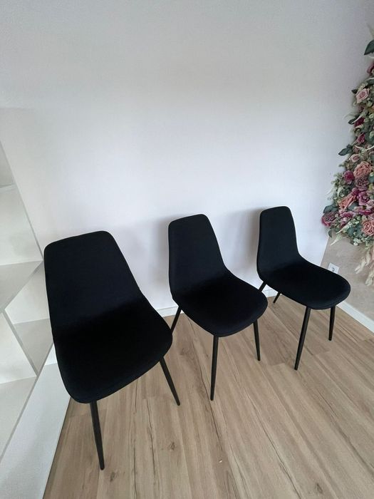 Cadeiras em Tecido Pretas