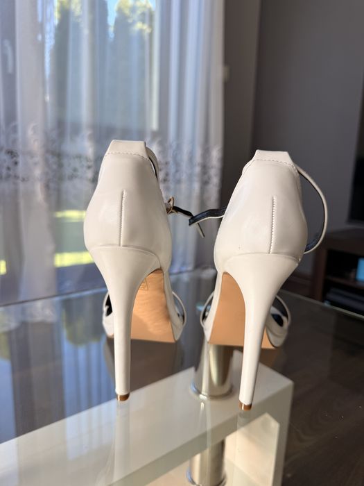 Białe szpilki/ buty ślubne