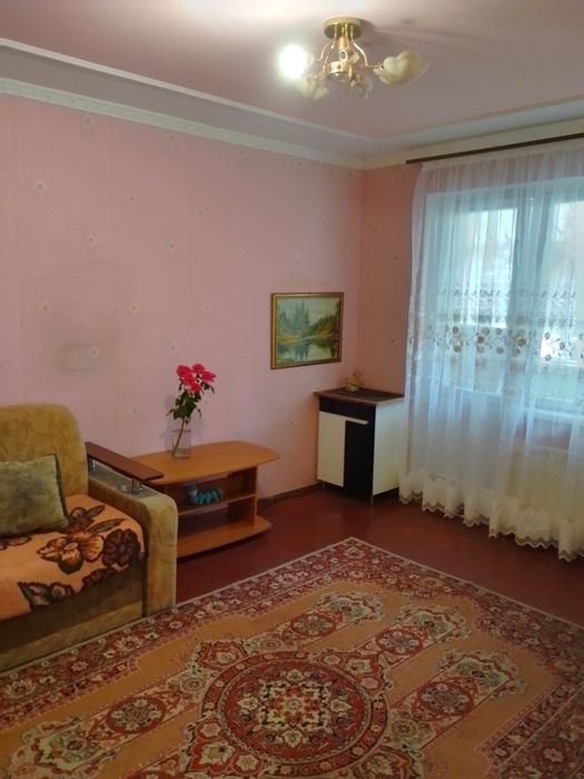 Здам 2кмн квартиру на Заливній на 1 поверсі