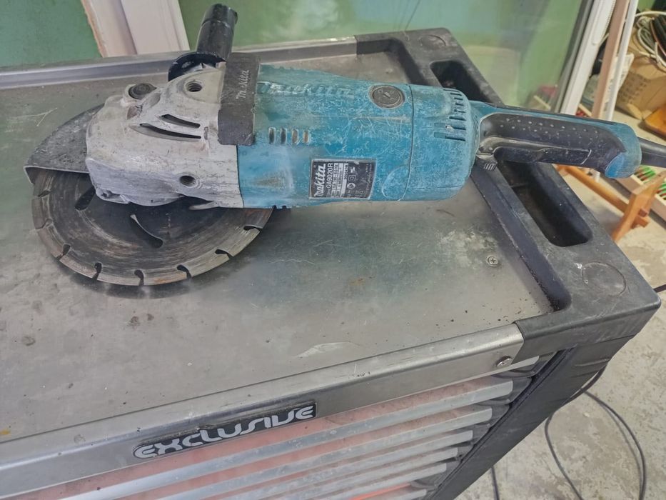Szlifierka kątowa Gumówka Makita 230 mm
