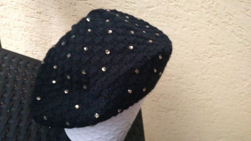 Czarny beret na wiosnę Lucci best quality najwyższa jakosc szer. 22cm
