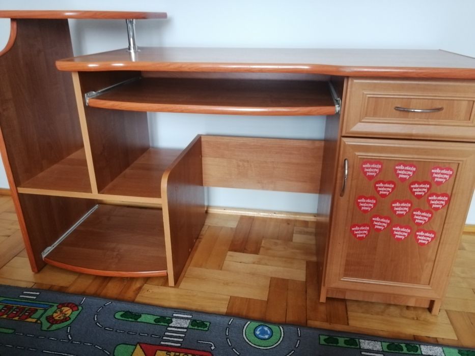 Biurko w kolorze olchy