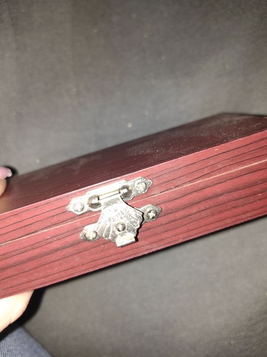 Trybuszon w etui w wiśniowym drewnie otwieracz do wina
