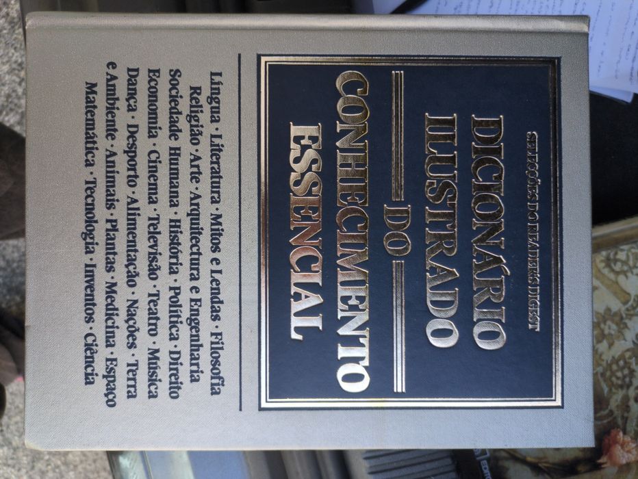 Dicionário Ilustrado do Conhecimento Essencial