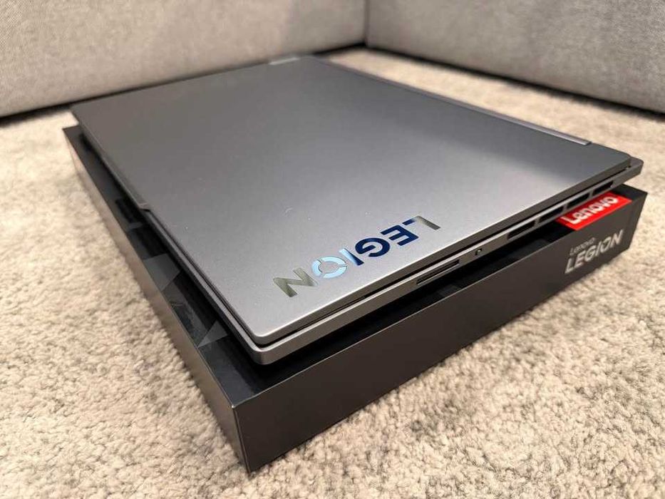 Lenovo Legion Slim 7 Gen 8 Portátil Gaming 240 Hz