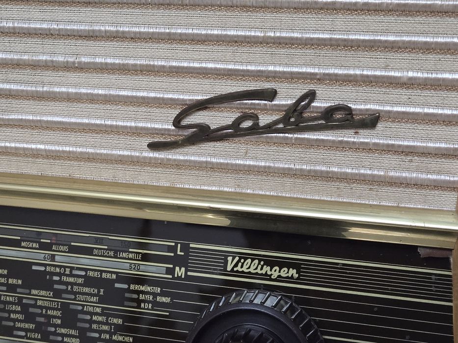 Rádio antigo reparado SABA