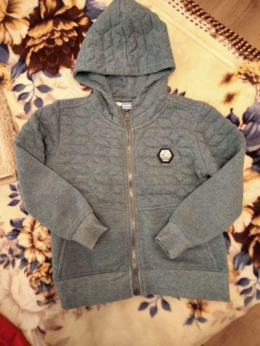 Теплі кофтинки підійдуть як для хлопчиків так і для дівчаток