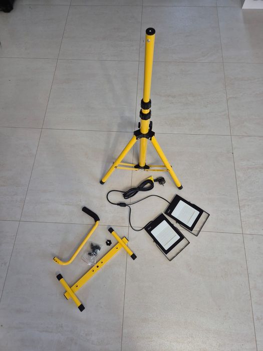 Opis produktu: Stojak z dwoma lampami LED roboczymi
