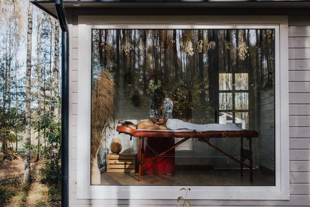 Domki w drzewach blisko Warszawy, 70 m od domku leśne spa.