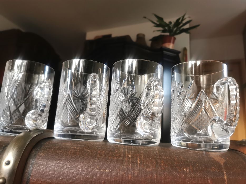 Kryształowe kufle szklanki