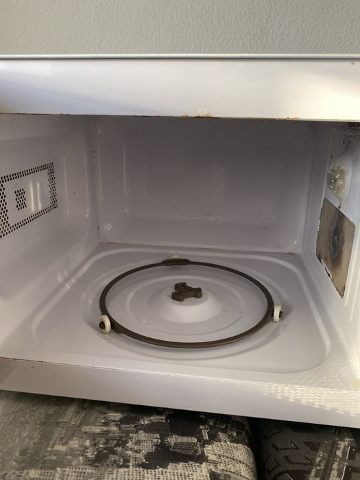 Microondas Crown Japan avariado