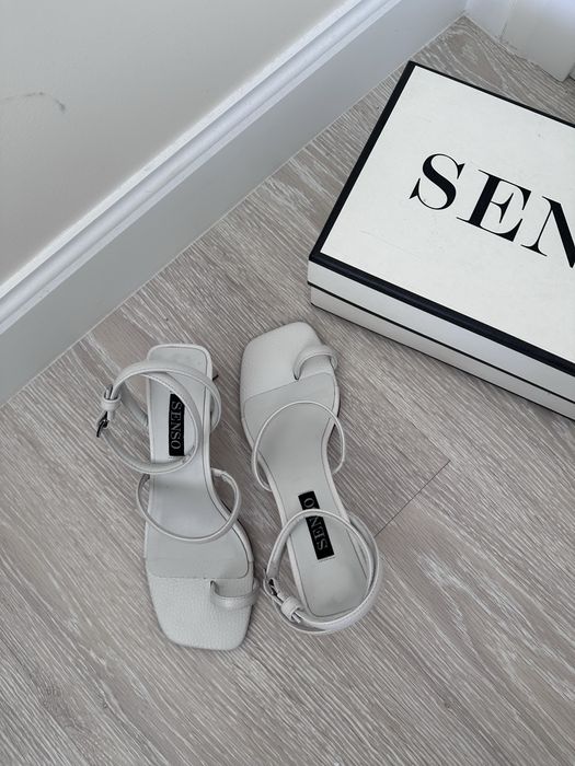 Білі босоніжки сандалі Senso