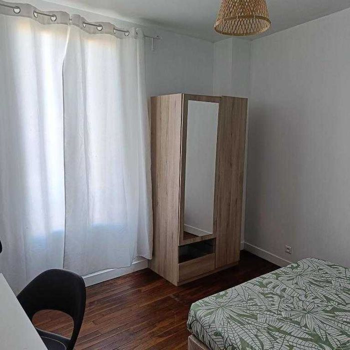 Quartos CASAL . Entrada imediata. Largo da Graça. Centro lisboa.