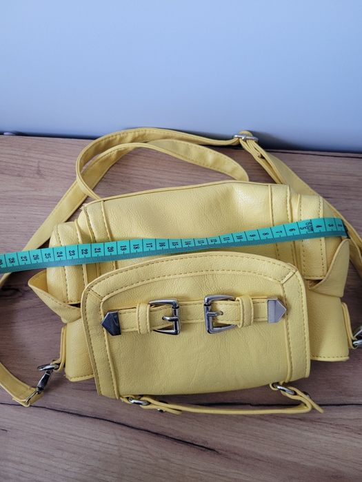Żółta torebka listonoszka ramię pasku primark crossbody  atmosphere bag primark