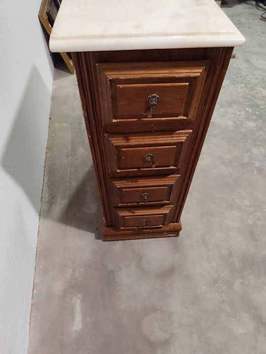 Móvel com pedra mármore