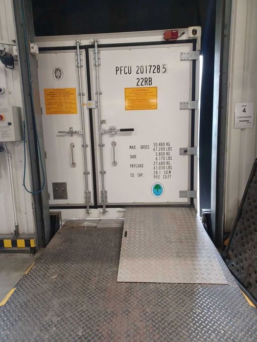 Kontener chłodnia/mroźnia CM55S płaska podłoga wynajem, kurtyna itp.