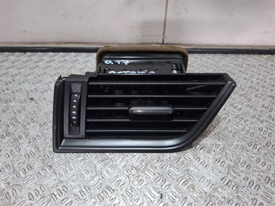 Kratka nawiewu deski lewa kierowcy Skoda Octavia III Rok 2017 nr 5E0819701C