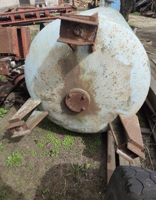 Ємність цистерна бочка