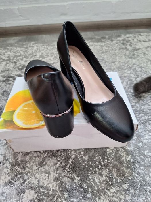 Туфлі на каблуку