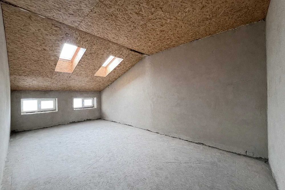 Продається простора 3 кім. квартира в новобудові площею 131 м2