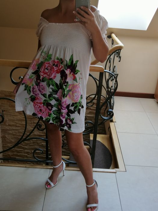 Sukienka w kwiaty H&M r. S