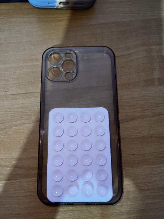Продам чохли на айфон 12 pro