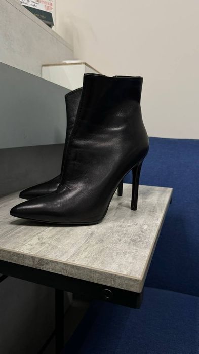 Ботильйони шкіряні нові 39р