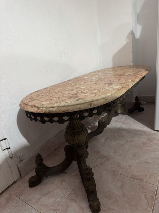 Vendo mesa de ferro com tampo em marmore