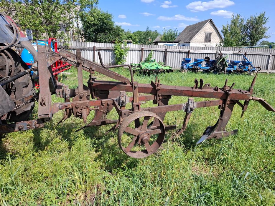 Продам плуг плн 3-35 с предплужниками и гидробаронкой