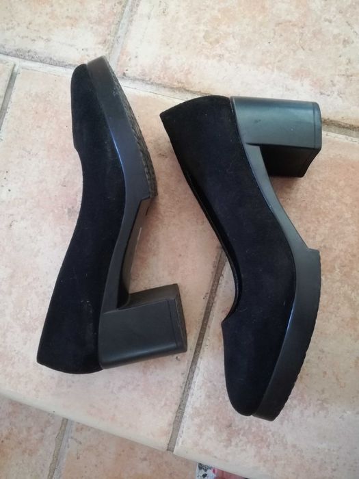 Sapatos pretos camurça Clowse