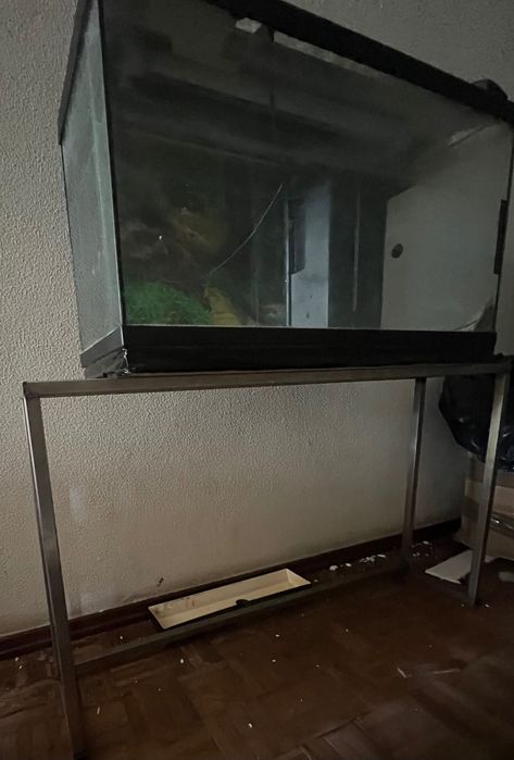 aquario de 80cm com suporte em metal