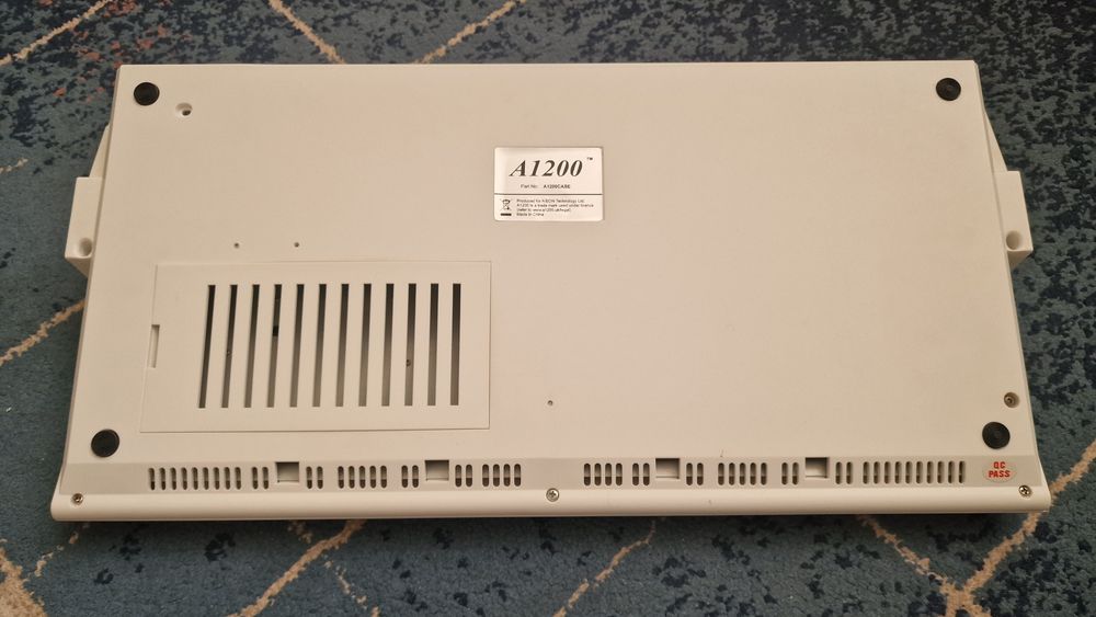 Amiga 1200. Komputer , nowa obudowa  i nowe klawisze