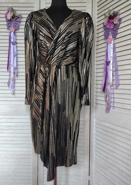 Нарядноe, ассиметричное, блестящее платье длинные рукава, плиссе roman