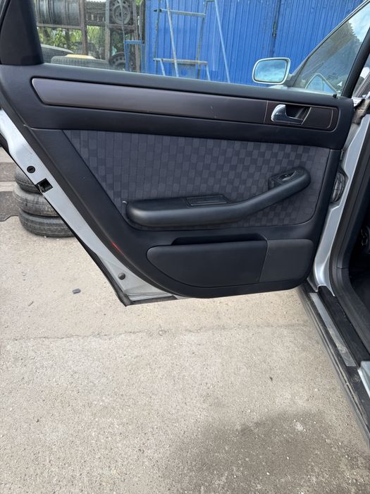 Boczki Audi A6 C5 kombi Tapicerka A6C5 przód tył lewe prawe