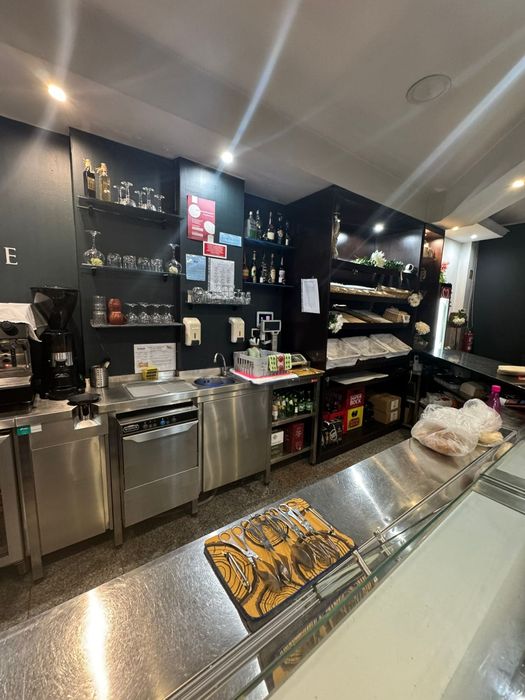 Trespassa-se cafetaria em pleno funcionamento